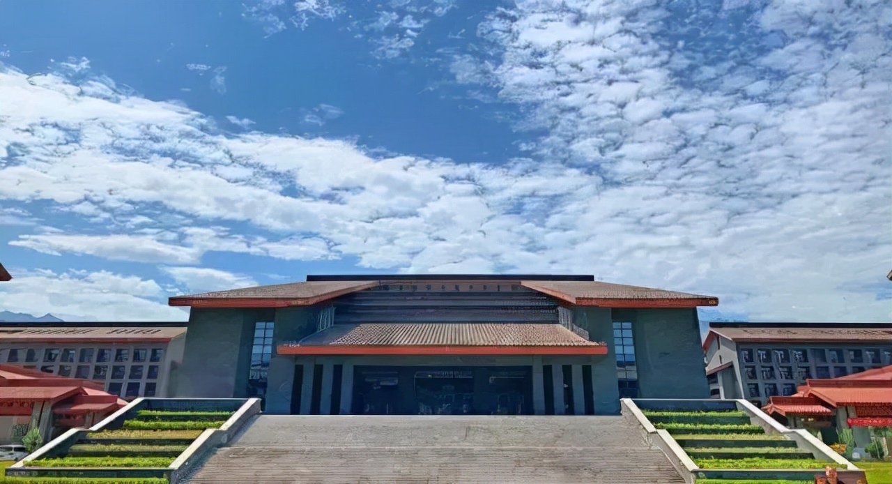 “95后”新疆小伙求学陕西，毕业后放弃高薪工作，现成公司董事长