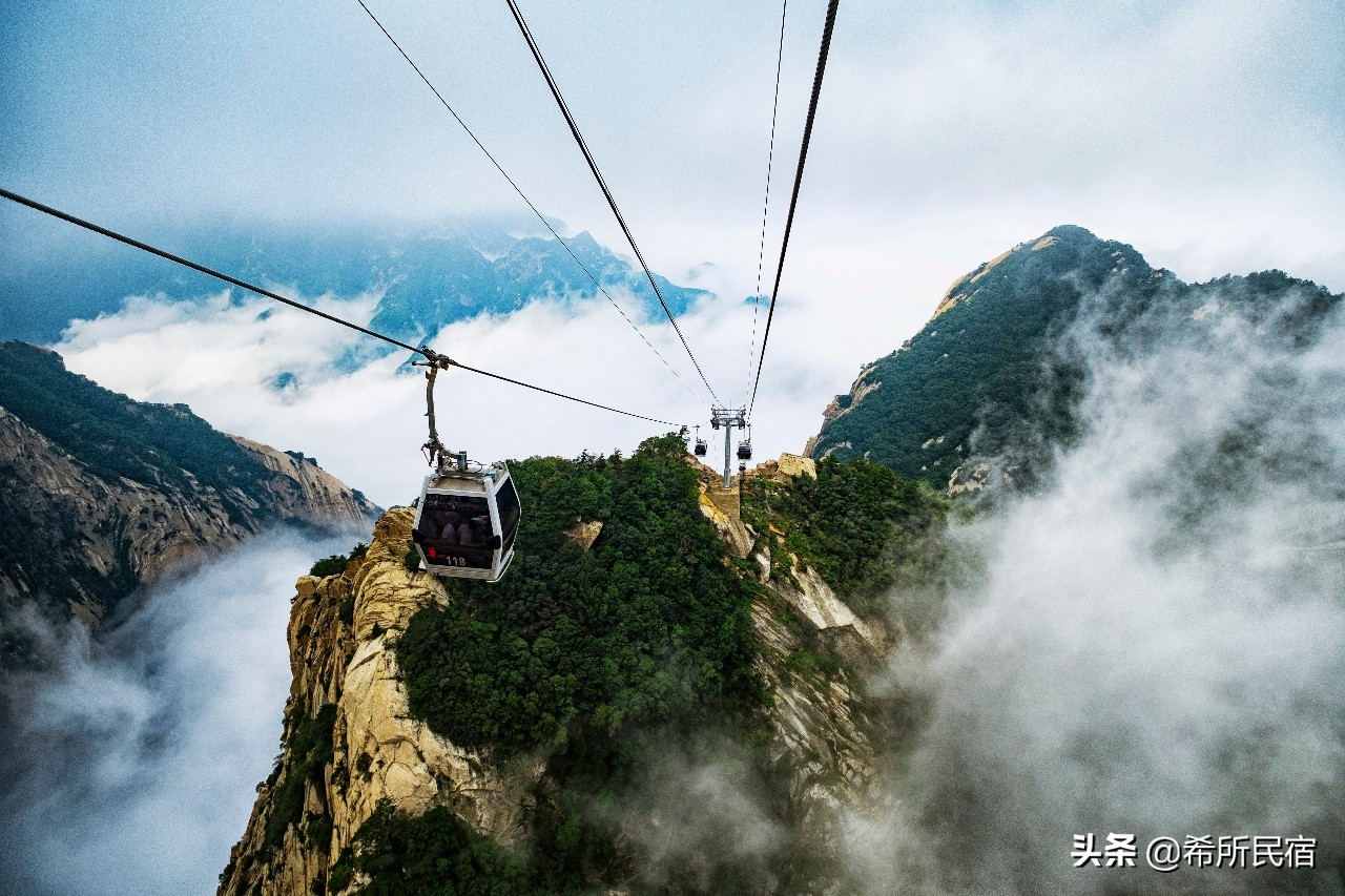 具体行程:从华山游客中心乘坐旅游专线车到达西峰索道口,乘坐索道下来