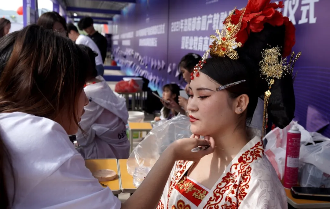 洛阳新艺学院参加都市圈产教融合联盟成立暨职业教育发展论坛