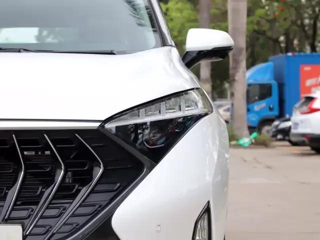 靠颜值逆袭的国产MPV，月销855辆就是成功，海马7X守住品牌底线
