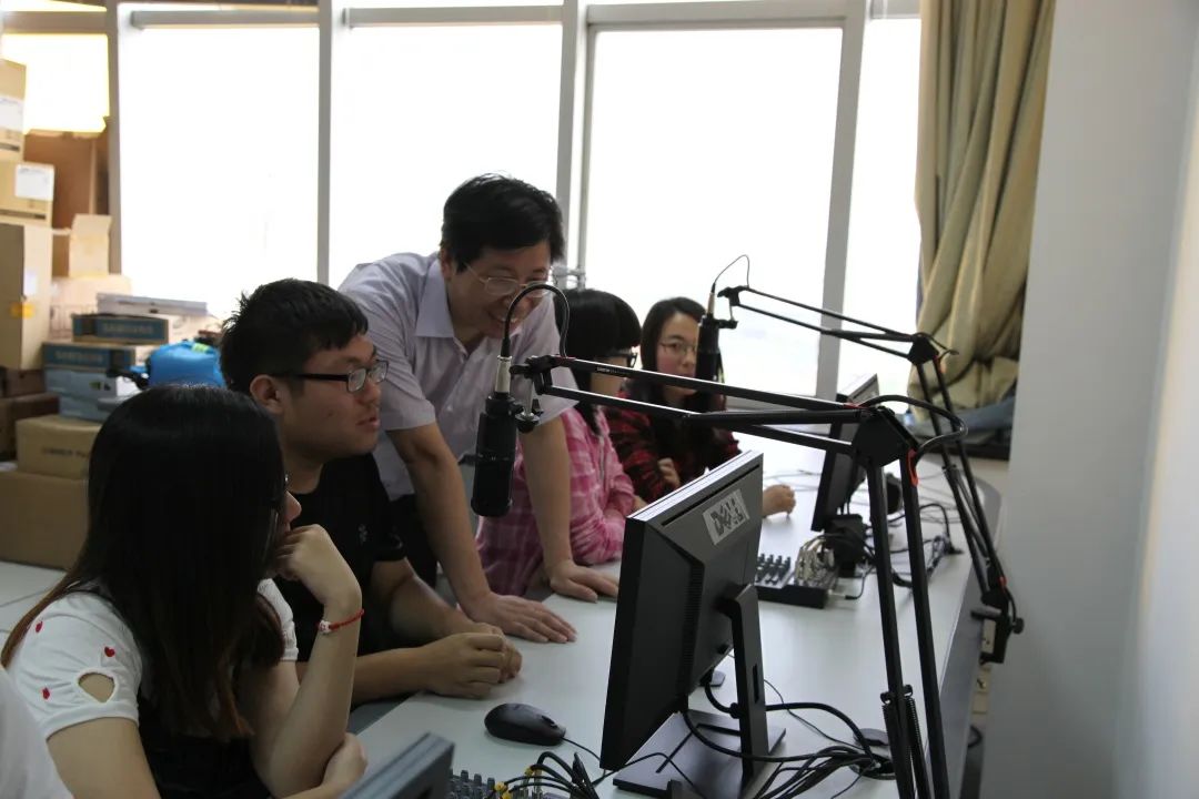 日新月著 博闻多识 | 浙江传媒学院新闻与传播学院欢迎你！