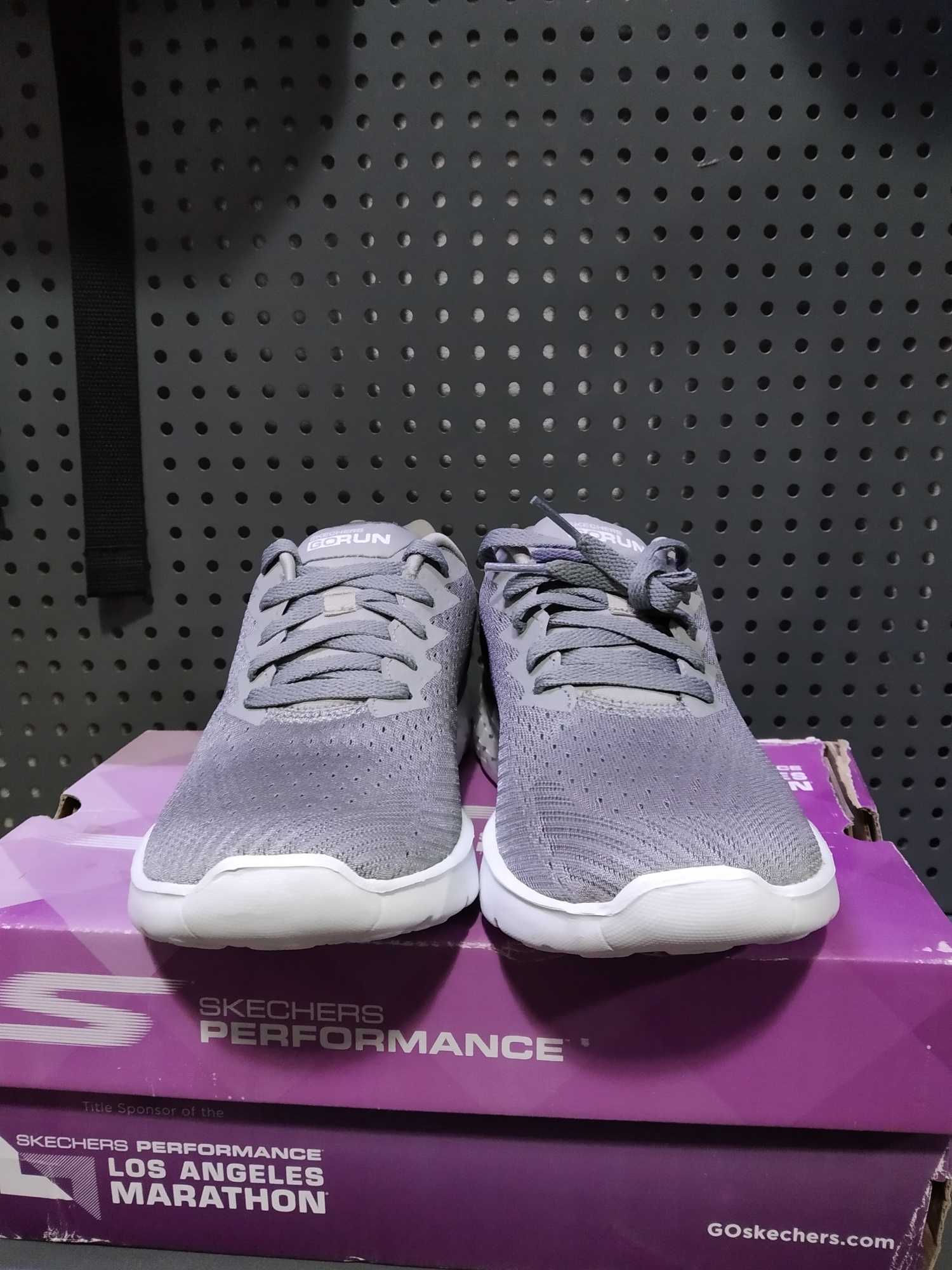 真正的健步鞋 美国本土品牌销量第二的平民运动鞋 斯凯奇