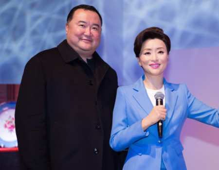 杨澜23岁的儿子罕见露面，文质彬彬颜值高，妈妈杨澜功不可没