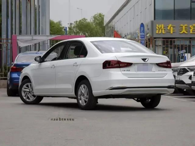 采用桑塔纳发动机，油耗低至5.6L，年轻的捷达VA3终于被认可