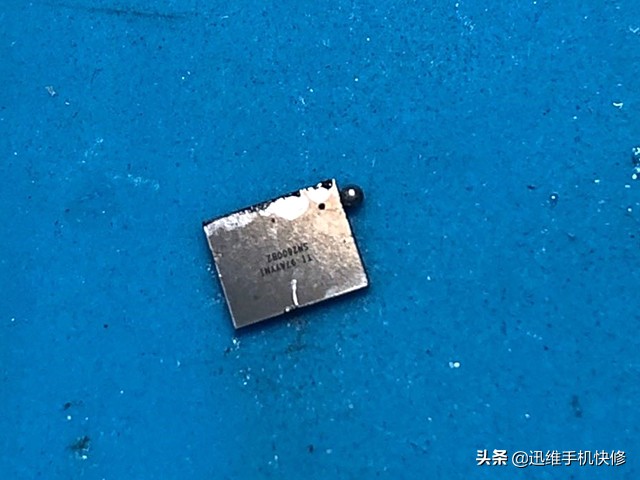 iPhoneXR摔后手机不充电，别乱换电池，掌握方法轻松搞定续航问题