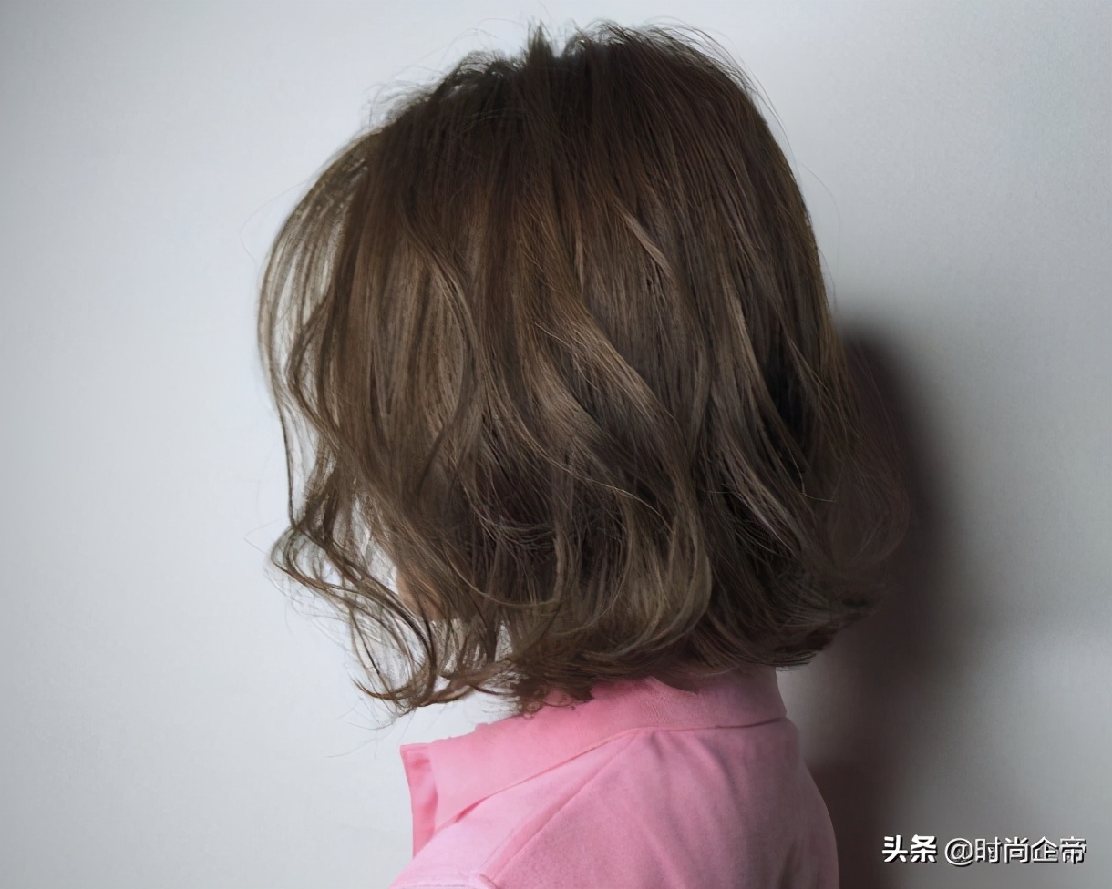 "发尾烫"又开始流行了,这里30张发型图片给你参考,拿走不谢