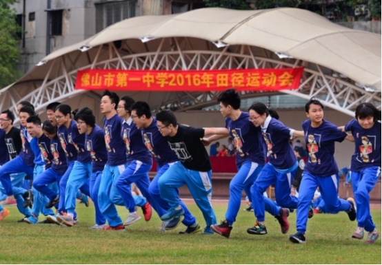 广东有四所高中，被誉为“名校收割机”，深圳中学名气很大