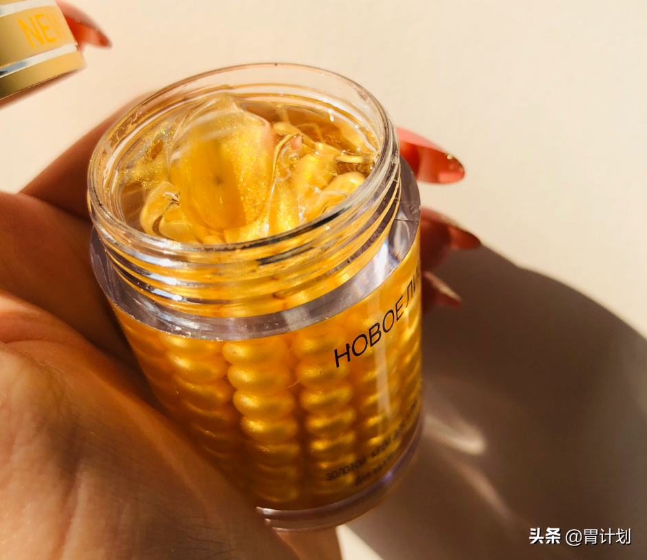 皮肤暗沉发黄的女人，睡前这样护肤，肌肤白嫩，素颜出门也不怕