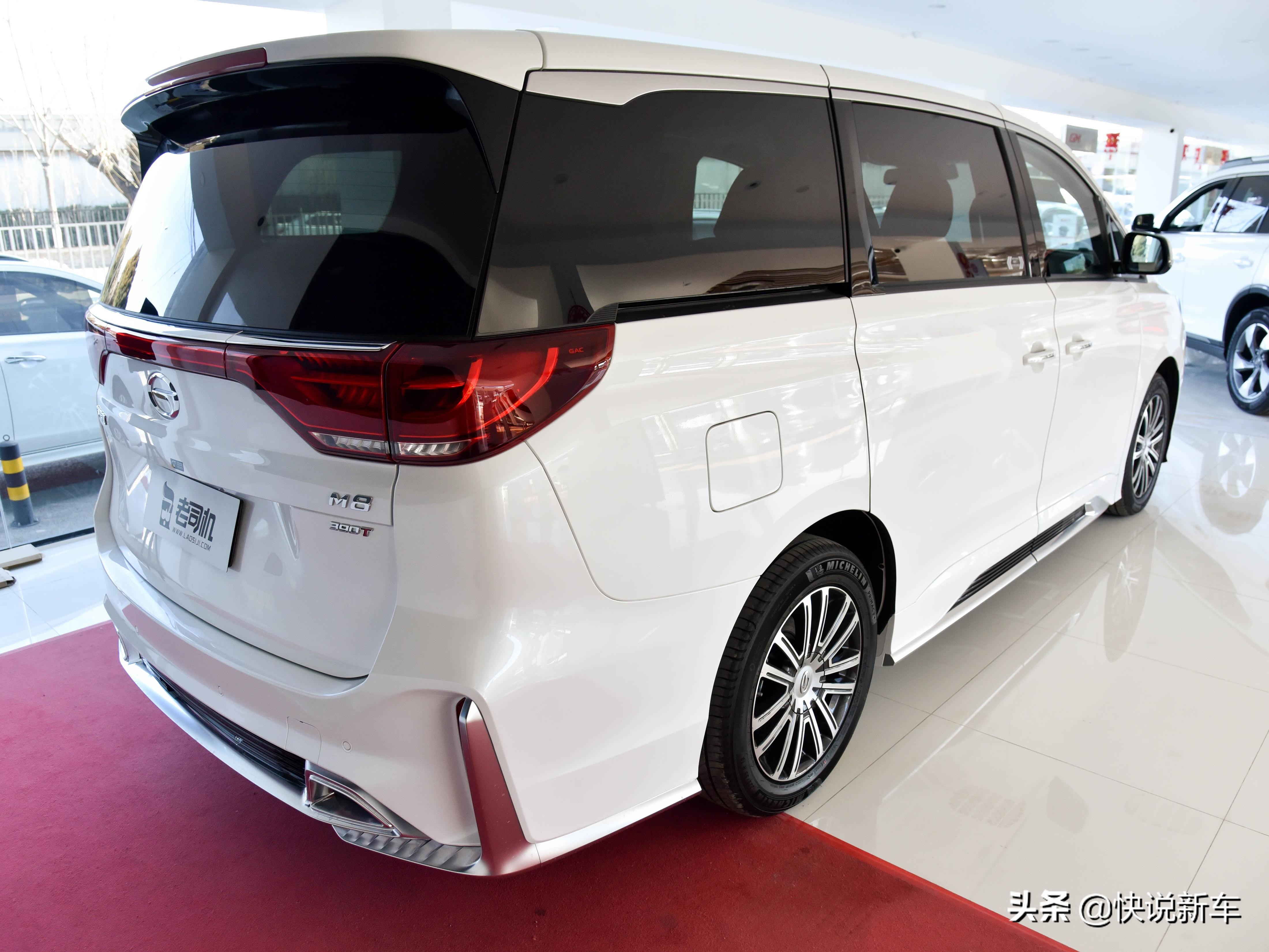 中高端MPV，7座小桌板电滑门都有，价格不错，带你看传祺M8
