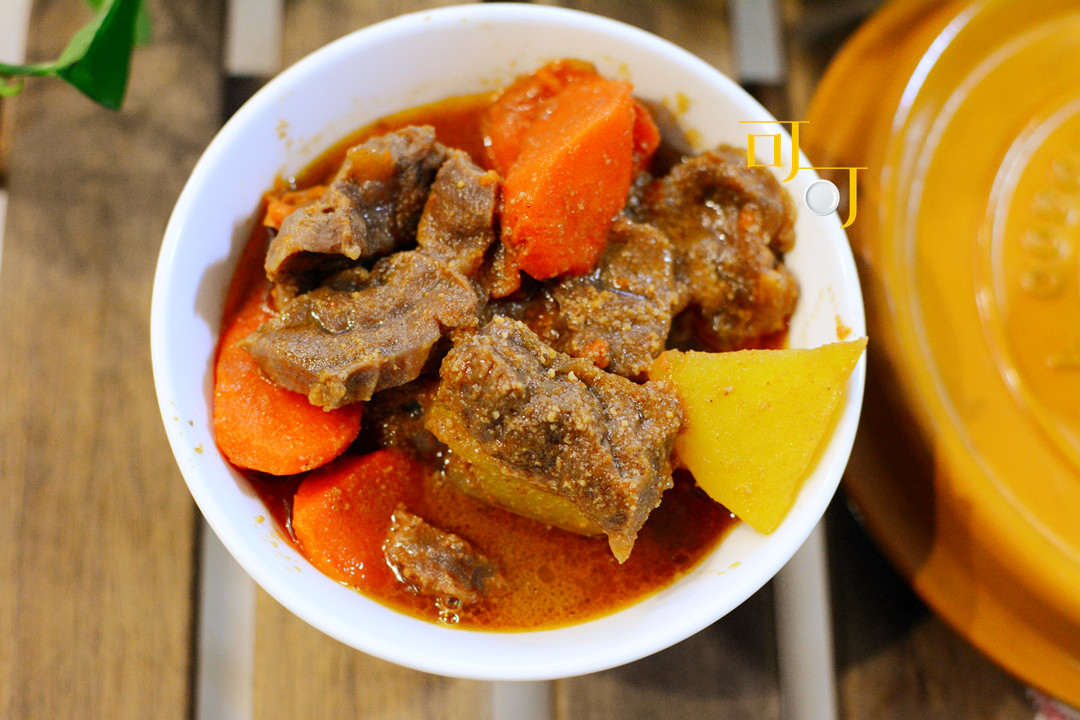 用沙茶酱炖一锅牛肉，鲜香下饭，广东、闽南人特别喜爱