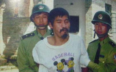 97年江西第一悍匪万光旭，独自对战37名军警，两小时后被当场击毙