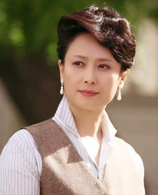 著名演员左翎:90年代爆红,带着女儿再婚幸福吗?