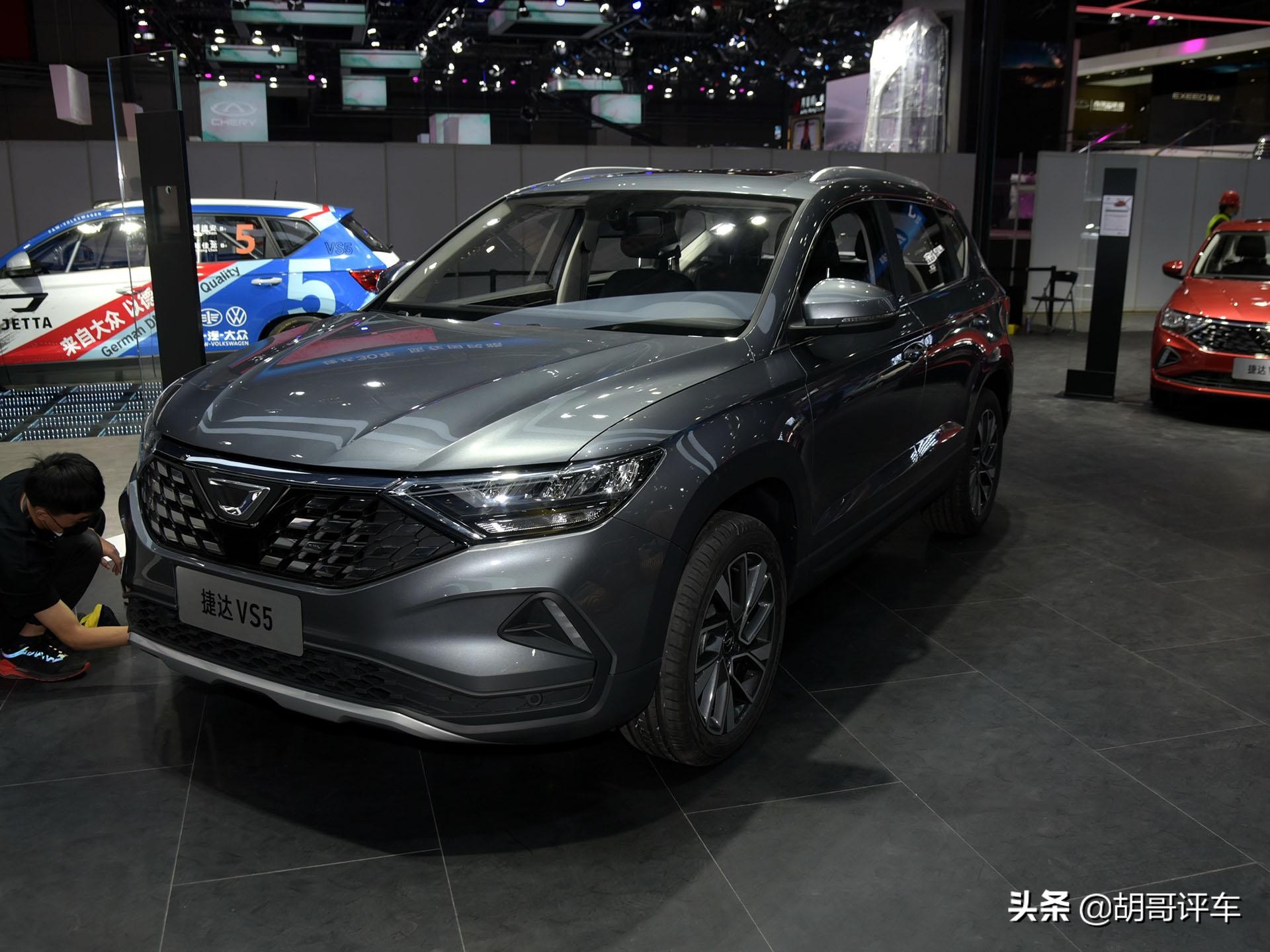 紧凑suv油耗低至6.9L，空间吊打Q3，颜值不错，实拍捷达VS5