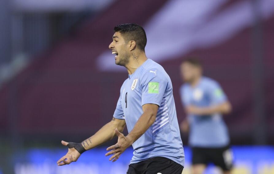 世预赛0-0！苏亚雷斯哑火+全场仅2射门，乌拉圭闷平遭遇3轮不胜