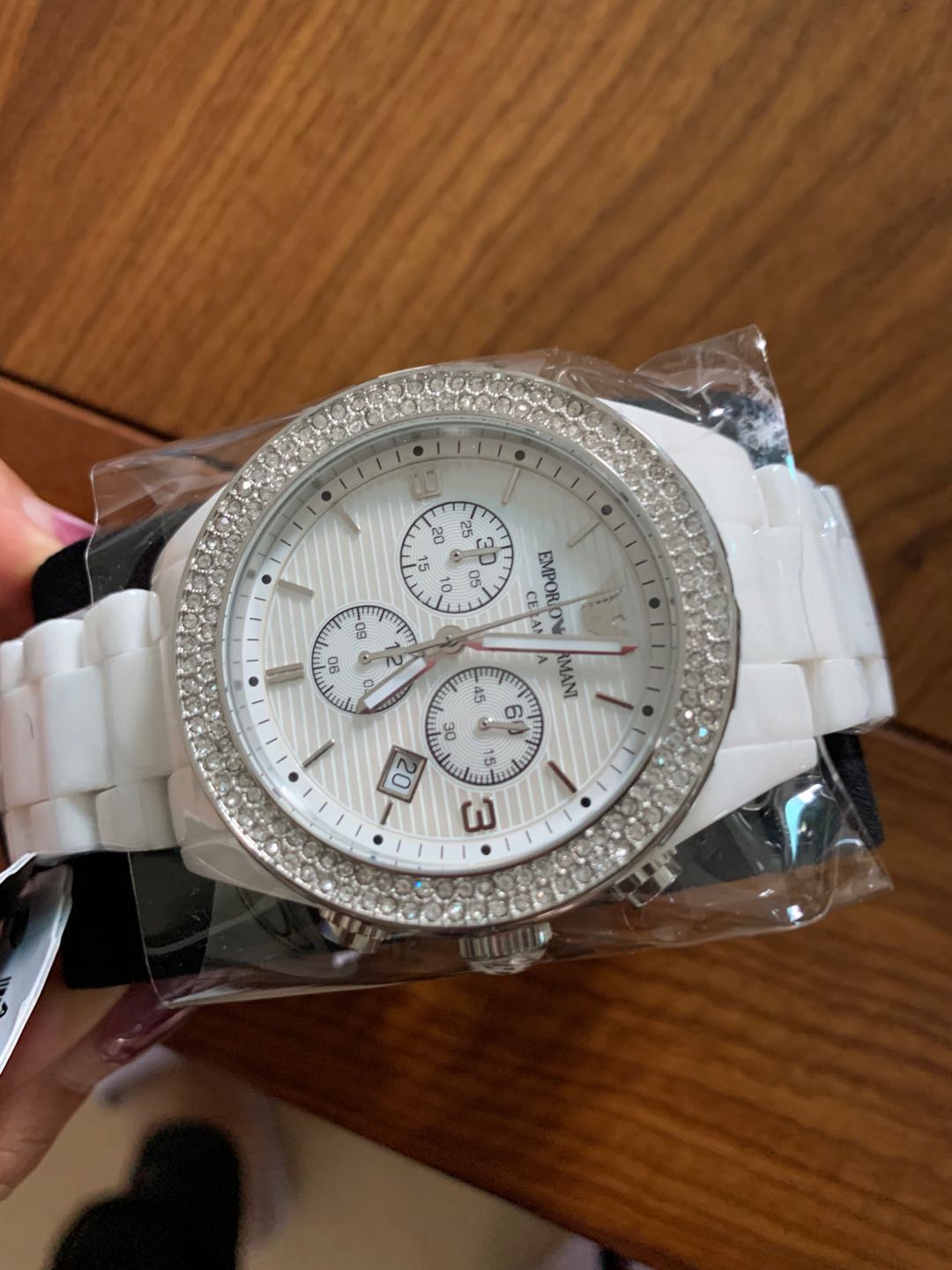 阿玛尼陶瓷满天星女表试用之一