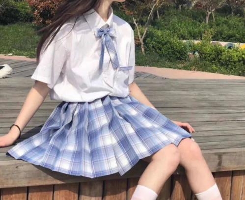 JK制服是高中女生制服吗？DK是男高中生制服吗？