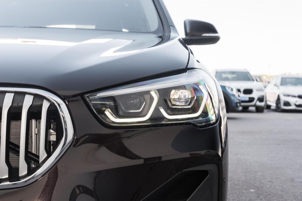 宝马也加入“价格战”，跌至亲民价，同级空间最大，带你看宝马X1