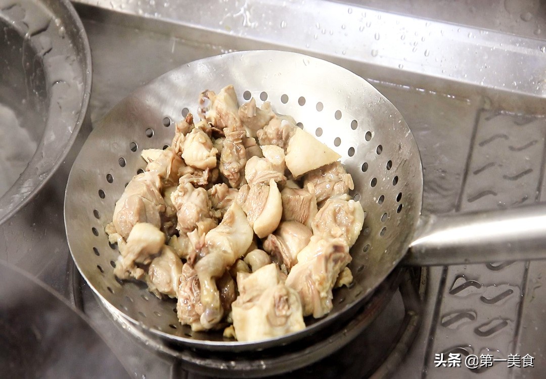 啤酒鸭怎么做好吃（鸭肉不腥不柴这才是啤酒鸭的正宗做法）