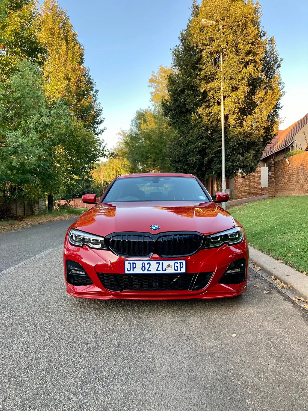 宝马330敞篷跑车怎么样(颜值高 运动感很强 宝马330is 年轻人很喜欢)