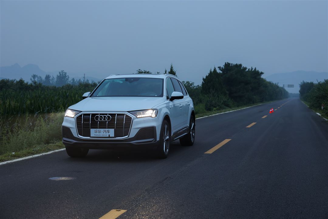 灯厂是否名副其实？扉旅汽车实测奥迪Q7激光大灯