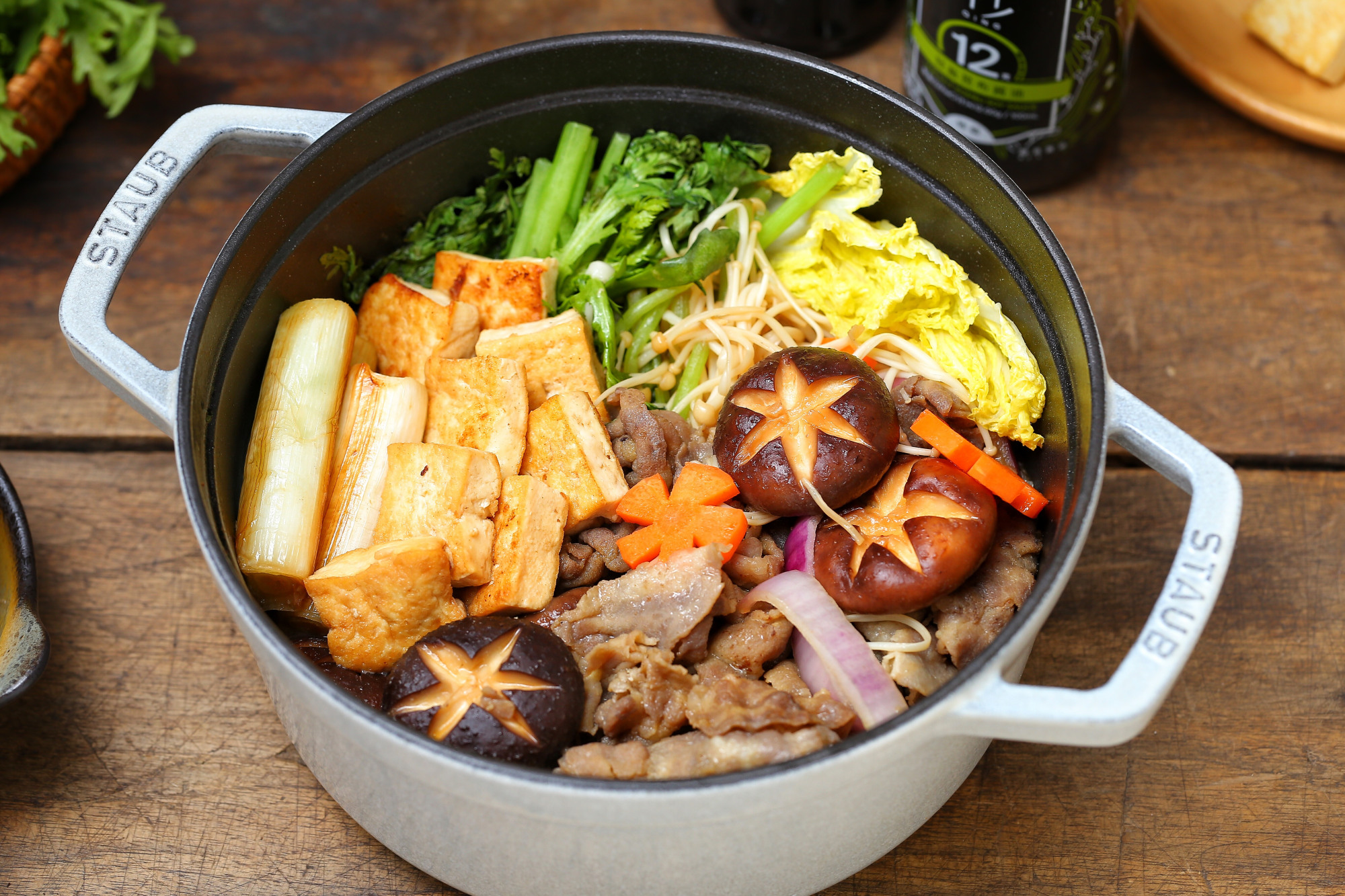 日式家常寿喜锅做法，有荤有素食又健康，淋上一碗酱汁告别水煮菜