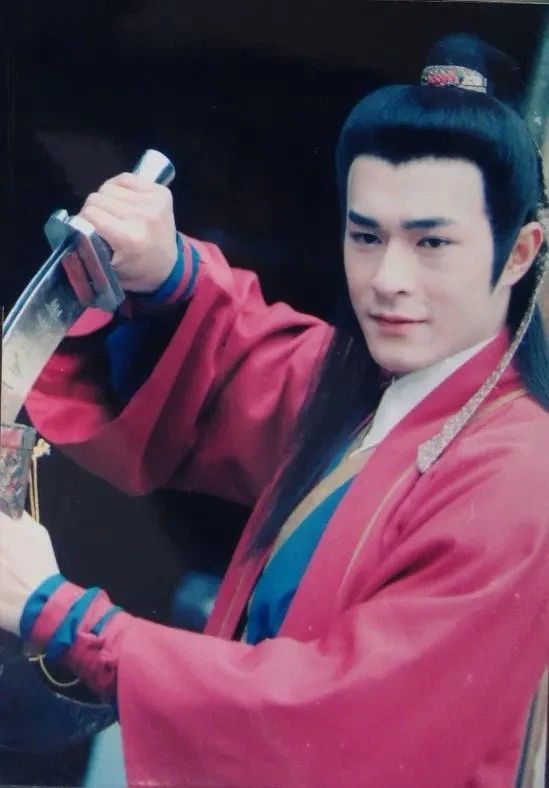 古龙武侠中的十二大绝世神功：《惊艳一枪》、《嫁衣神功》等。