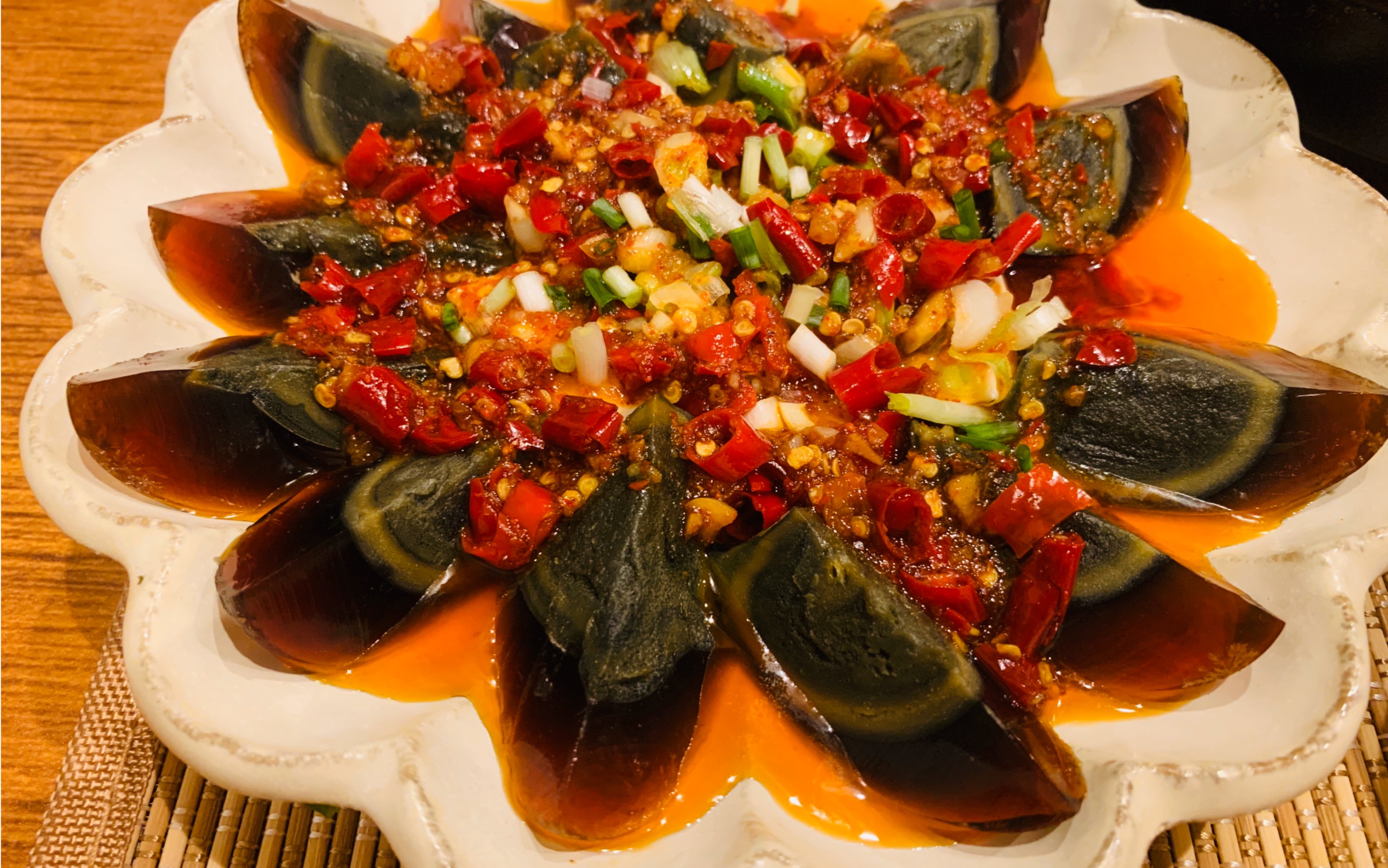 图片[1]-【泡菜凉拌皮蛋】做法步骤图 营养丰富又好吃下饭-起舞食谱网
