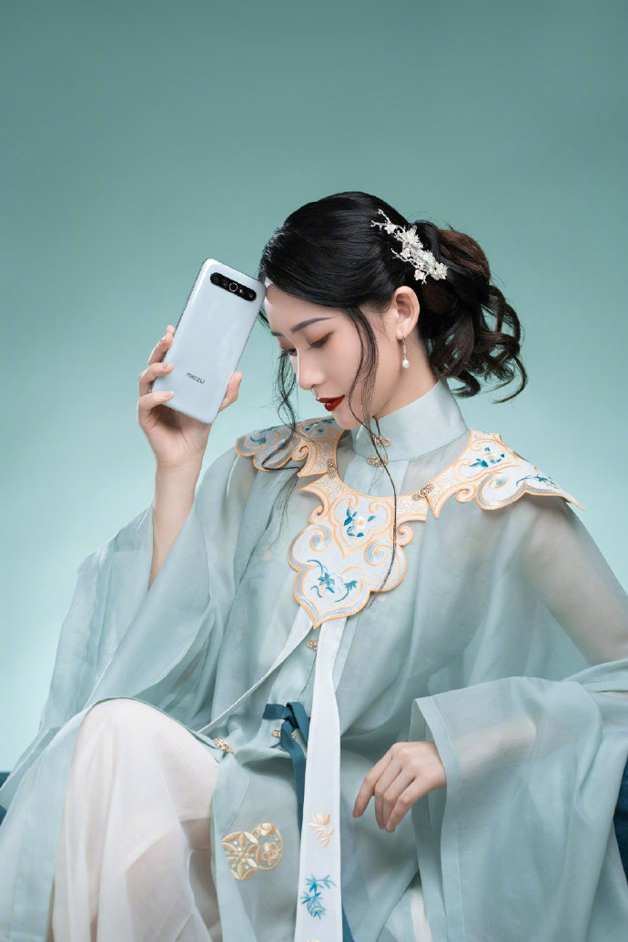 矩阵摄像模组成新潮流，横排摄像模组成另类：2020年仅魅族、TCL