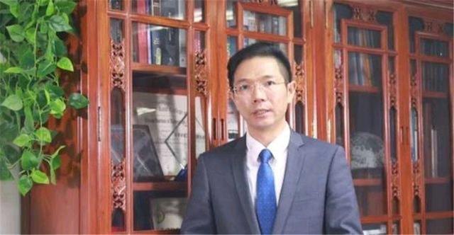 李圣年处理医疗纠纷案300起，医学和律师双学位，工作受媒体认可