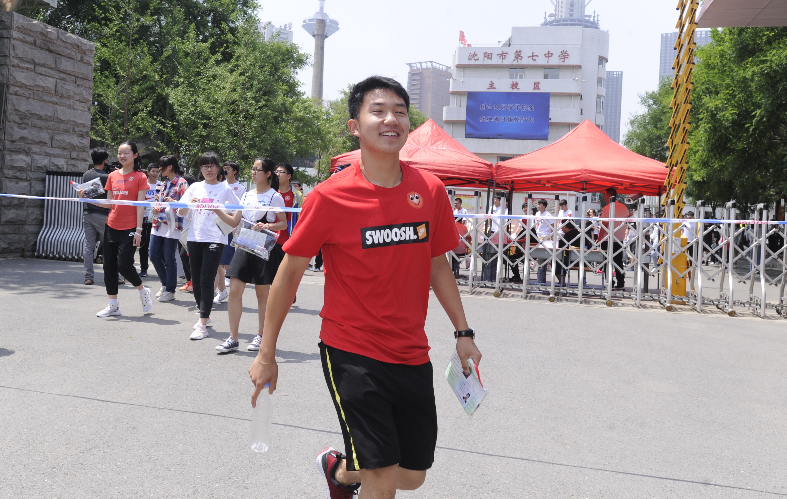 辽宁高考作文青春爱国主题 考生：题熟悉，答得顺