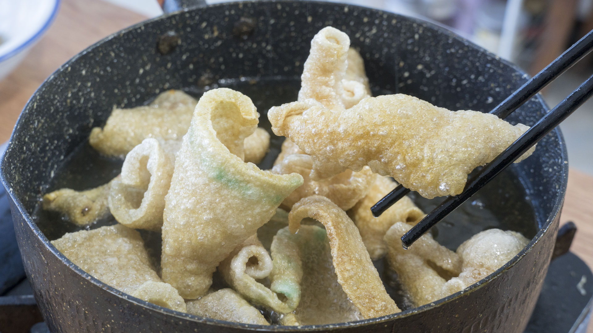 秋冬干燥寒冷，女人要多吃6种食材，补水又驱寒，面如桃花显年轻