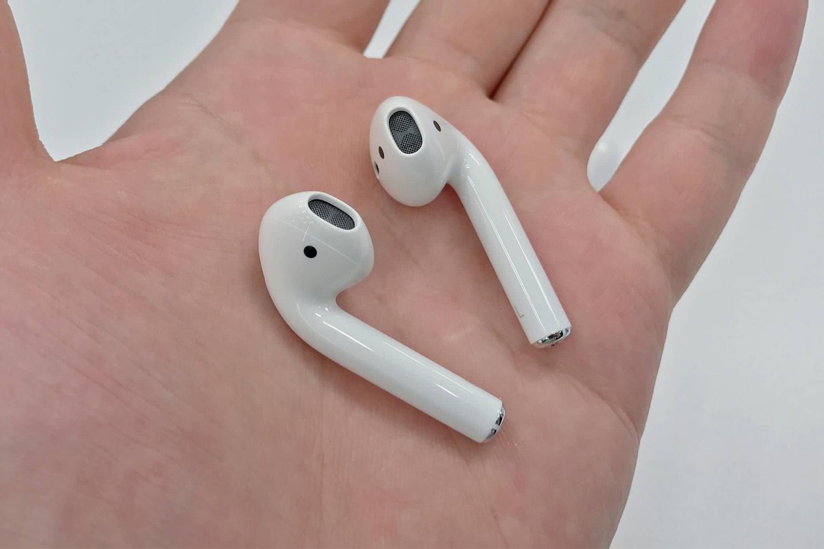 苹果AirPods三代发布，二代耳机反而更香了？跌破千元受到热捧