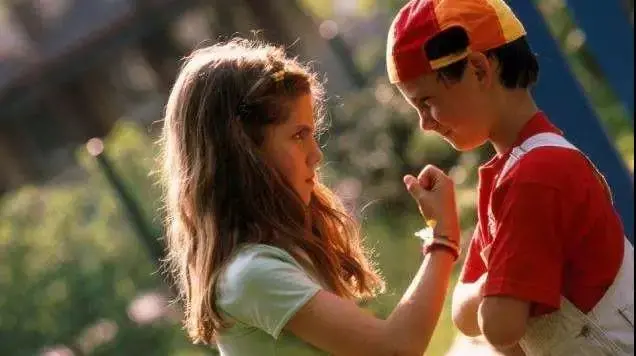 儿子在幼儿园遭受霸凌，机智爸爸这样应对，家长看后盛赞：高情商