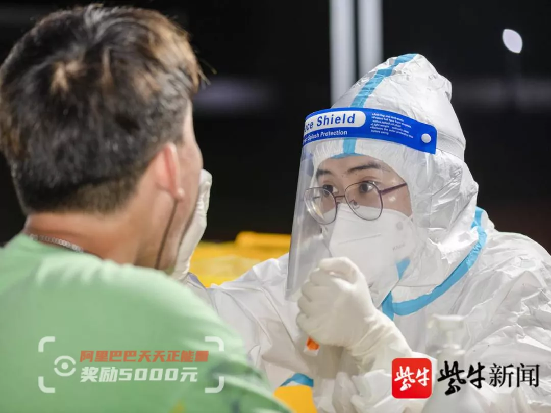 顶着满头染发剂救人的女医生找到啦：有点害羞，当时顾不上形象