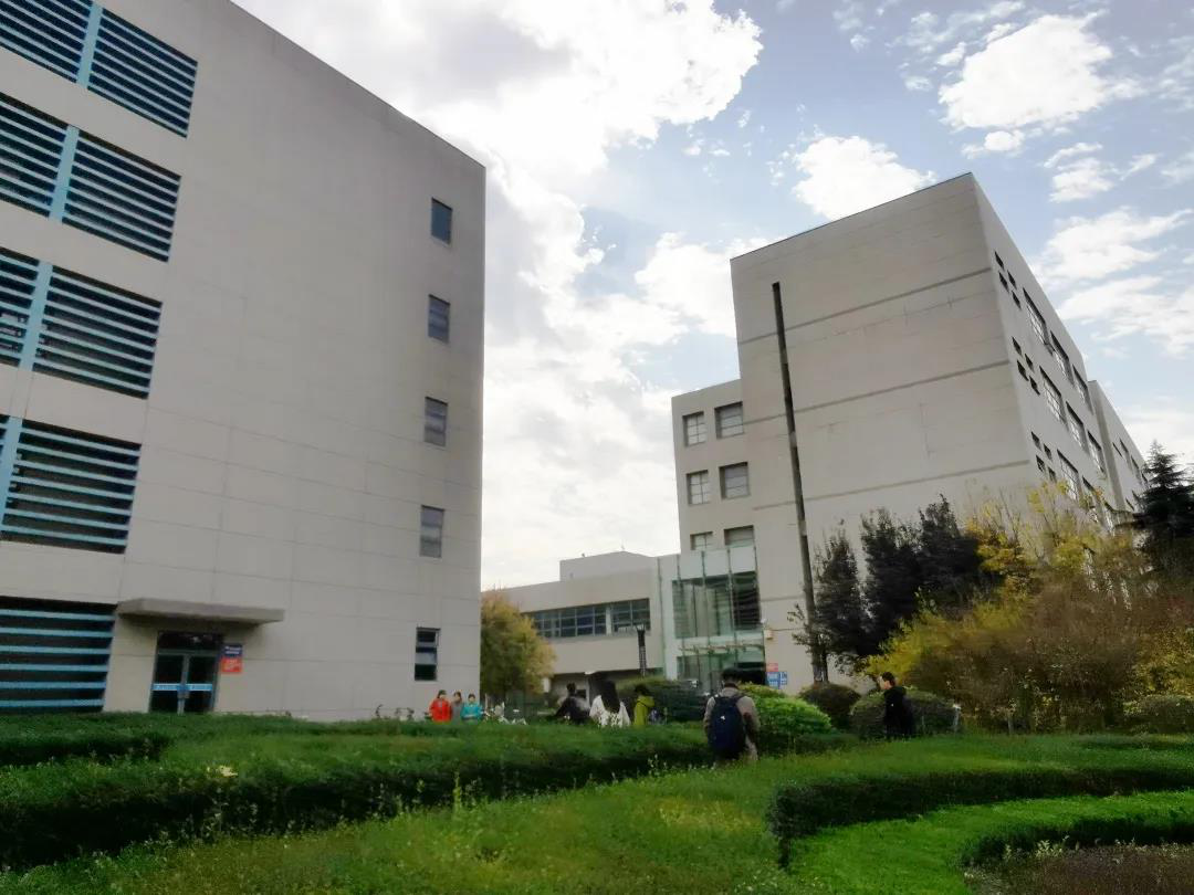 陕西最“豪华”大学之一！坐拥4大“网红”食堂，游泳馆、商业街一应俱全！