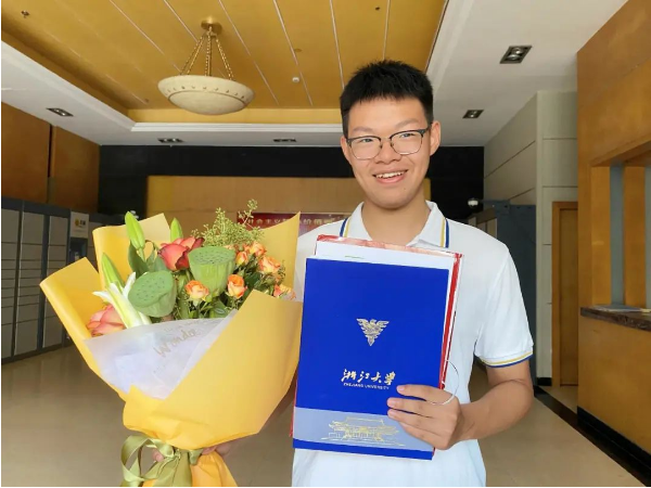 2021届大一新生报到时间确定，有人欢喜有人愁，最晚的10月才开学