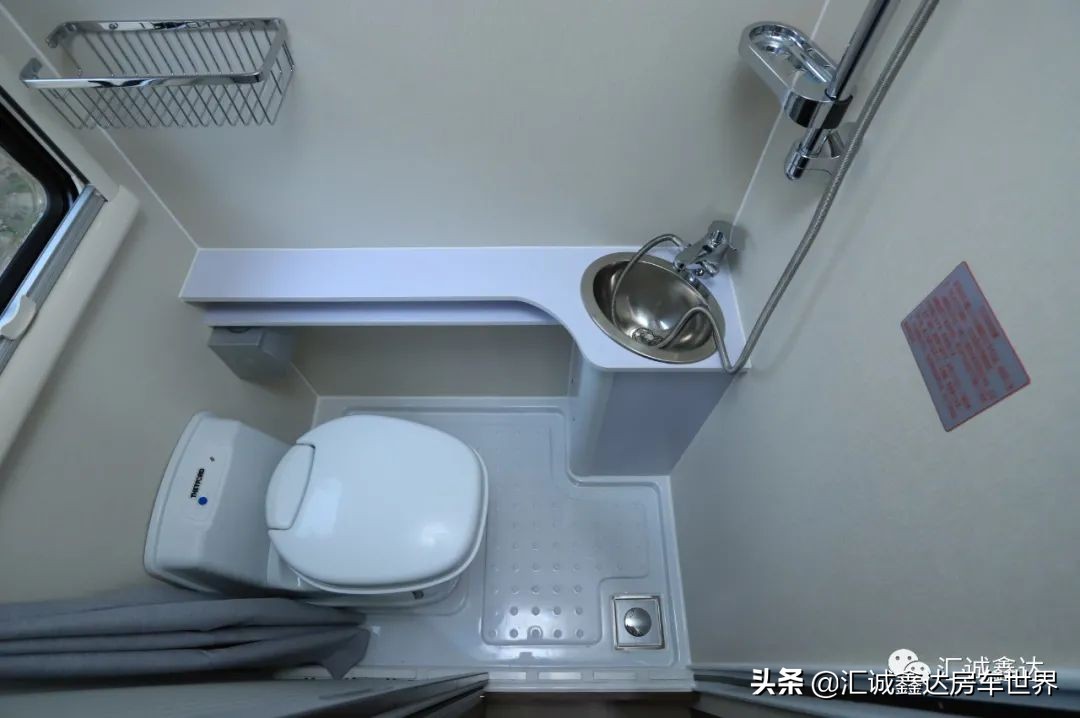 大通V80房车，典雅精装修+仨大床，大空间6人出行无压力