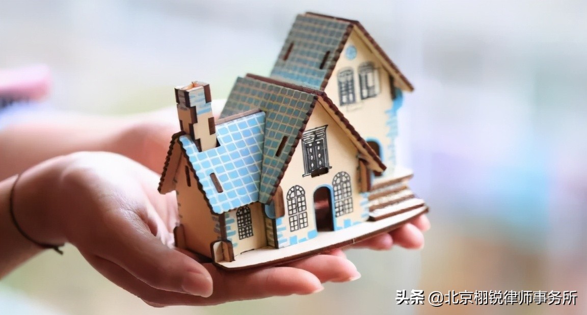 四川成都的杨先生购买一商铺存在违法包销行为，想退铺退不了