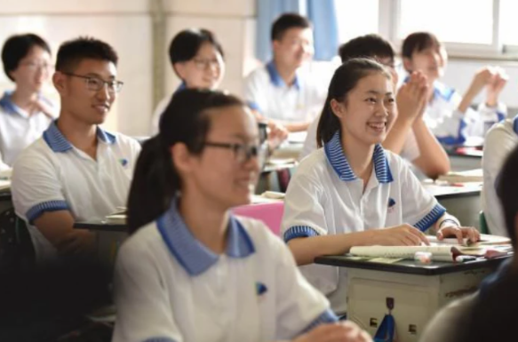 高中生标准身高表出炉，是人高马大还是小巧，学生看完就知道了