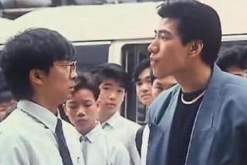 在这部1988年的老电影中，袁洁莹演女学生，林正英演警察