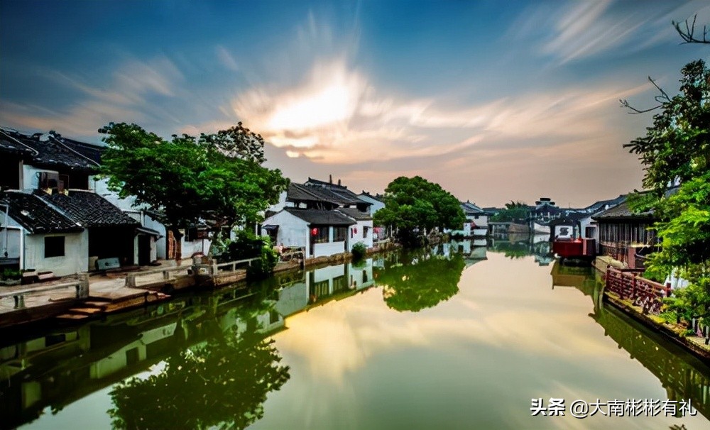 ‘上有天堂，下有苏杭’的苏州，旅游资源很丰富，5A景区有好多个