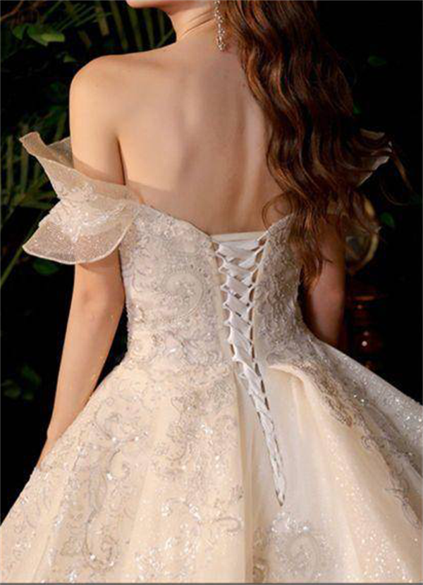 一场好的婚礼,像做一场最美的梦,白色婚纱给你最纯粹的爱情