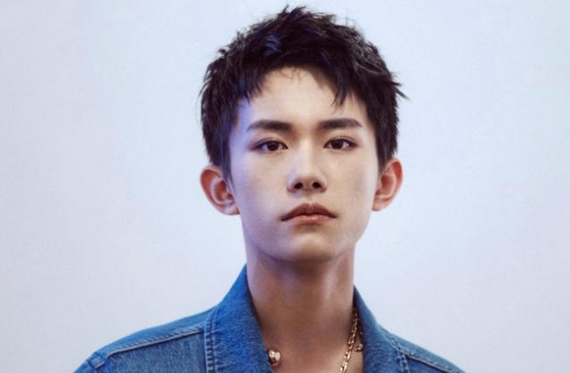 易烊千玺也偏科，高考数学考了100分，语文95分，英语不及格