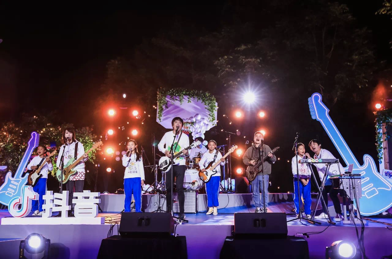 2020这些瞬间，笑着笑着就哭了