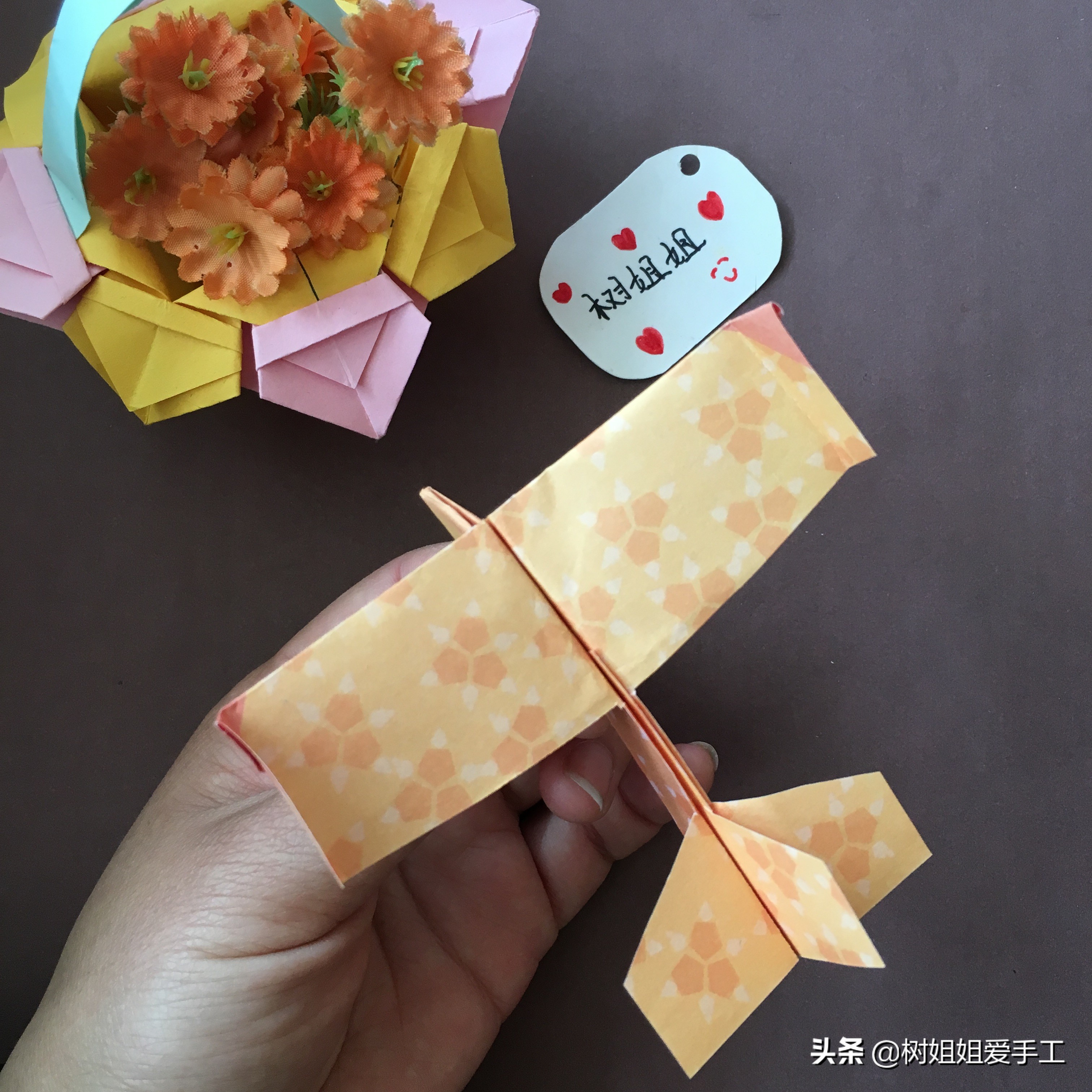 玩具折纸：男孩子女孩子都喜欢的纸飞机折法