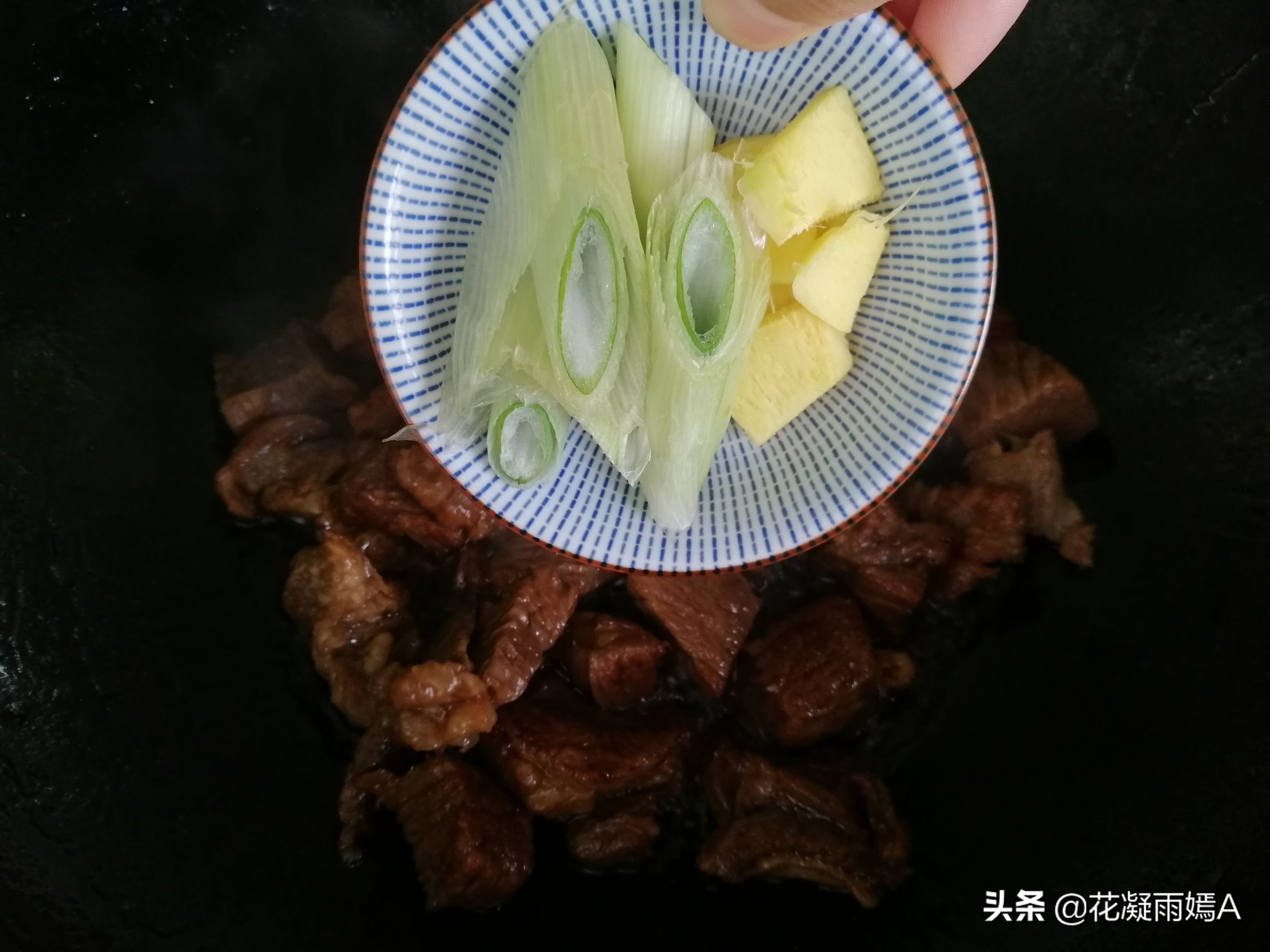 炖牛肉不好烂，加个山楂，半个小时软烂入味，老人都能嚼得动