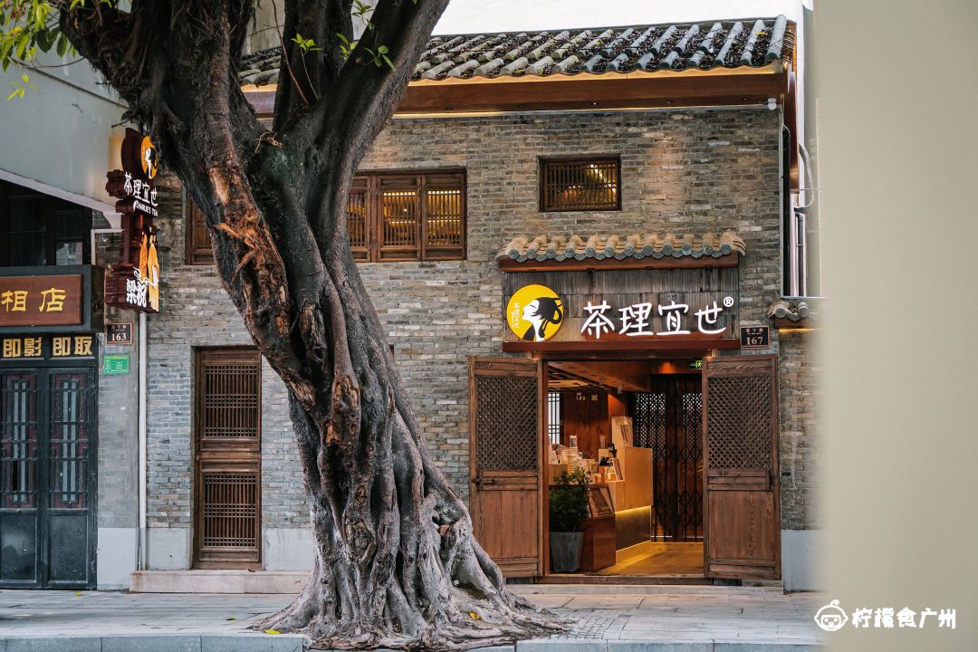 “以后下雨天，第二杯都半价！”