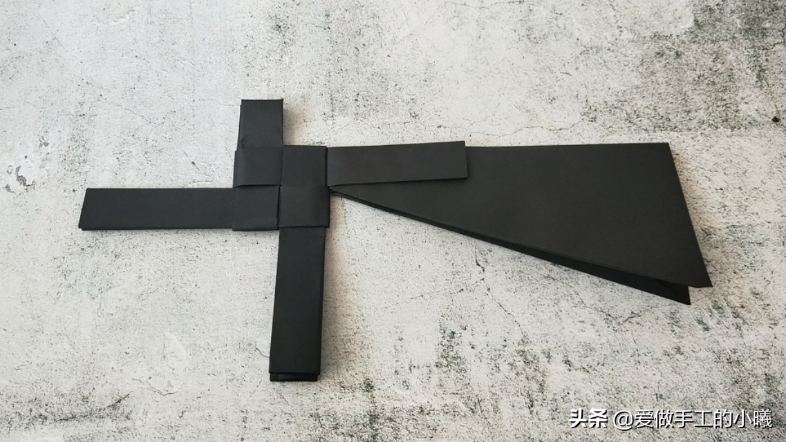 怎么用纸折枪(机关枪折纸教程简单好玩不伤人)