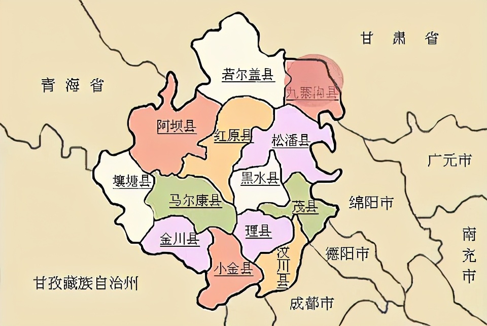 除了被丁真带火的理塘，川西还有一个颜值逆天的避暑天堂