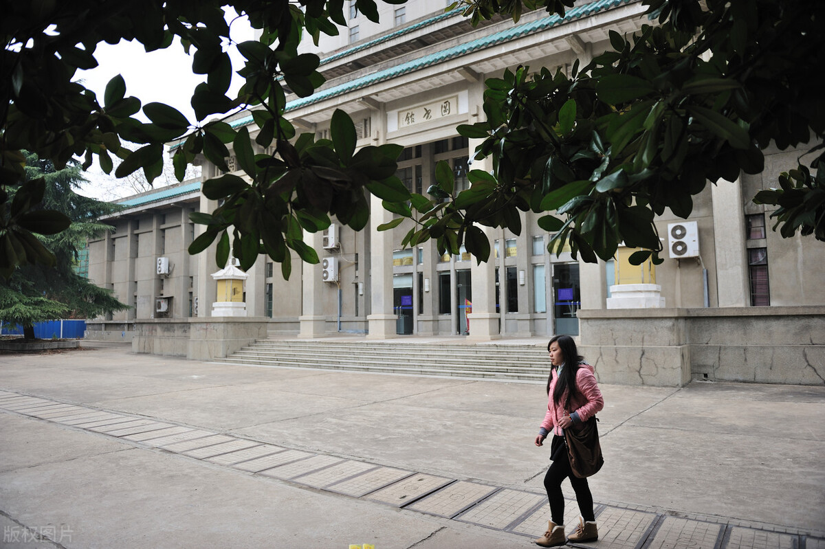 美术艺考生为什么要放弃武汉大学？设计类录取成绩发生断崖式下降